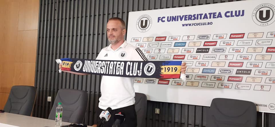 Începe o nouă eră la „U” Cluj. Erik Linkar, prezentat oficial: „Antrenez cea mai titrată echipă din cariera mea de antrenor. Este un club special, cu mulți suporteri, iar asta pe mine mă motivează foarte mult”
