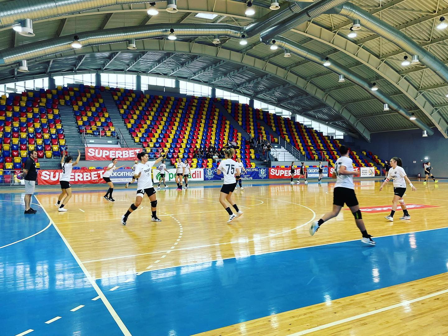 „U” Cluj a pierdut două meciuri la limită în cadrul turneului de la Târgu Jiu