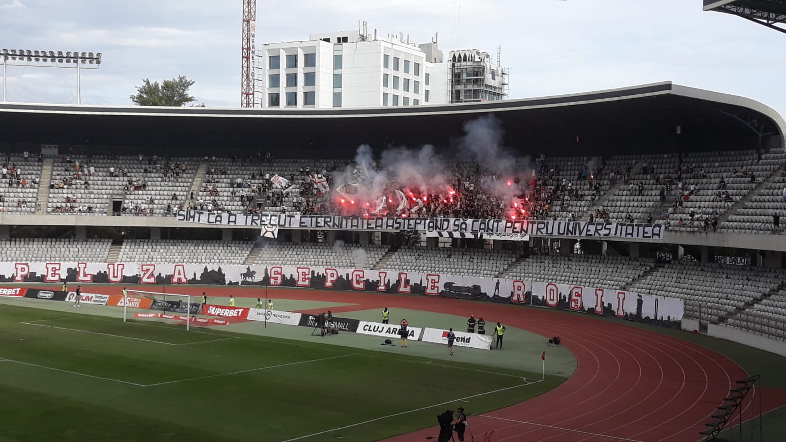 Spectacol în tribune pe Cluj Arena. Fanii au revenit pe stadion după 514 zile – VIDEO