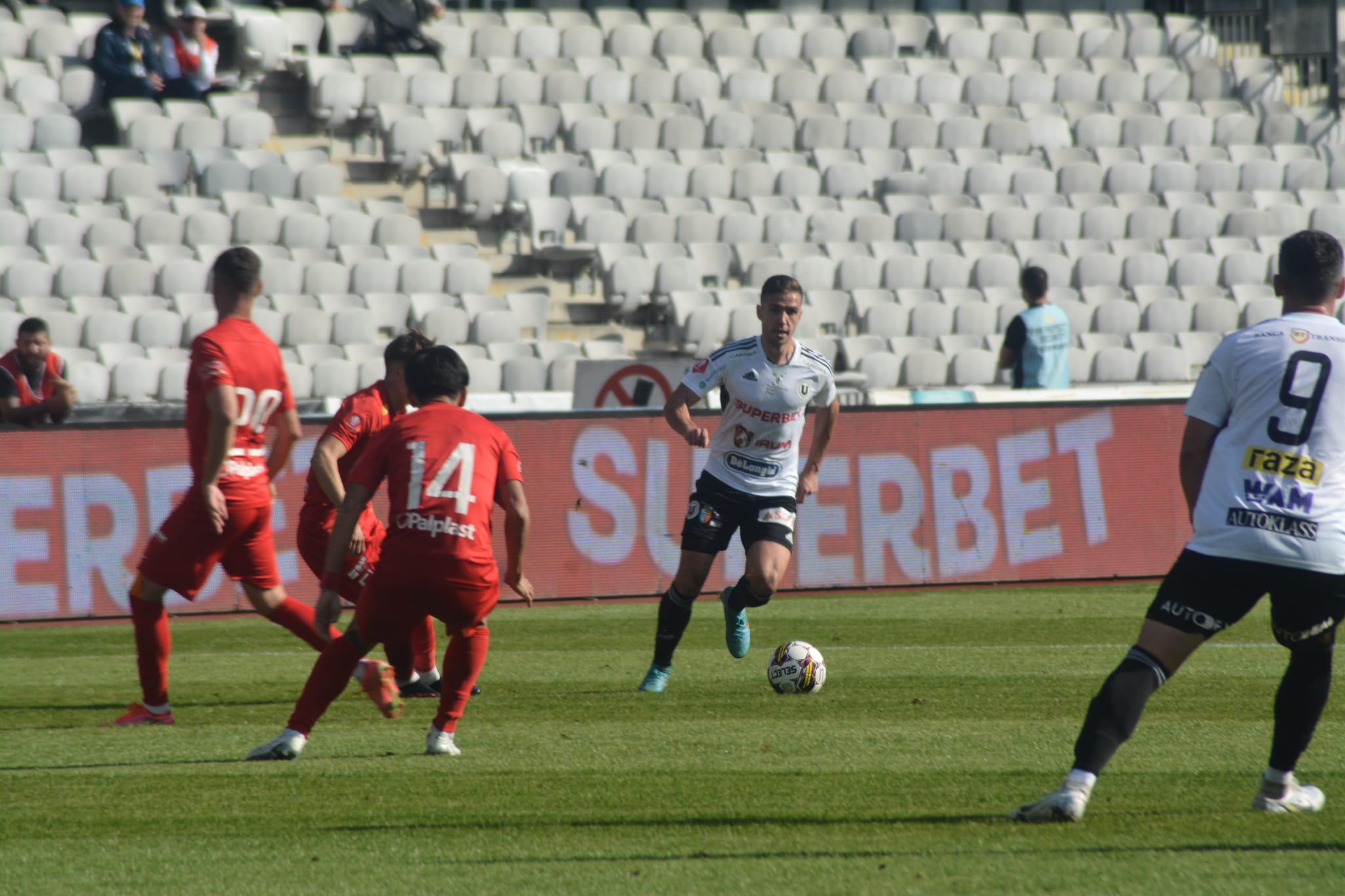 „U” Cluj își păstrează invincibilitatea în Superligă. Trupa lui Neagoe a obținut o victorie importantă în zece oameni cu Hermannstadt