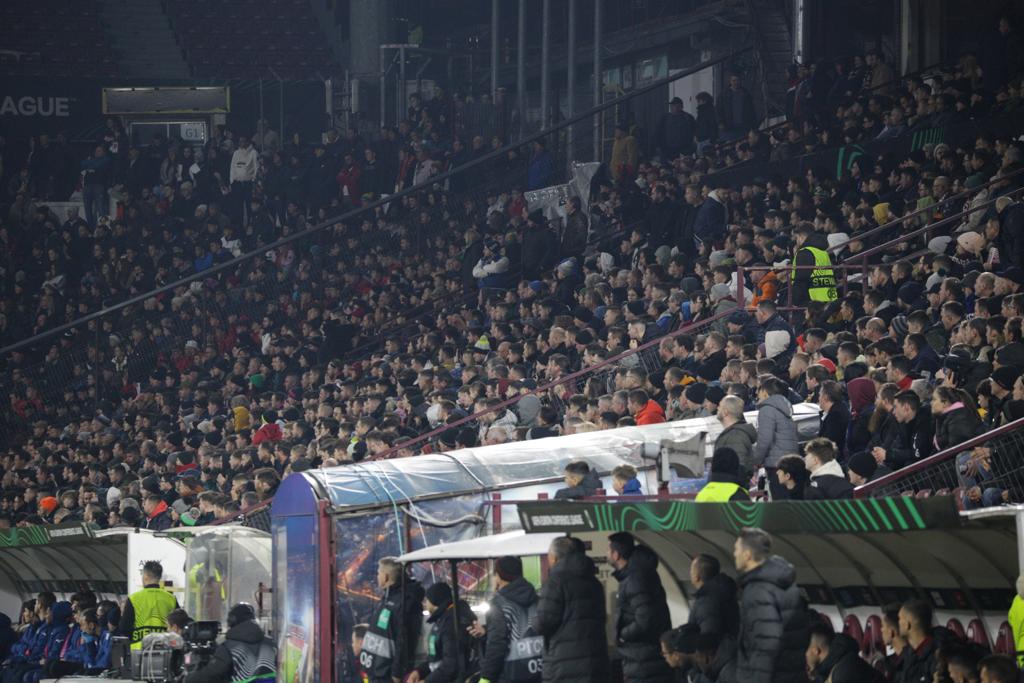 Peste 16.000 de spectatori la CFR – Lazio! 500 de tiffosi italieni au venit să își încurajeze favoriții la Cluj, în timp ce galeria gazdelor nu s-a auzit – FOTO