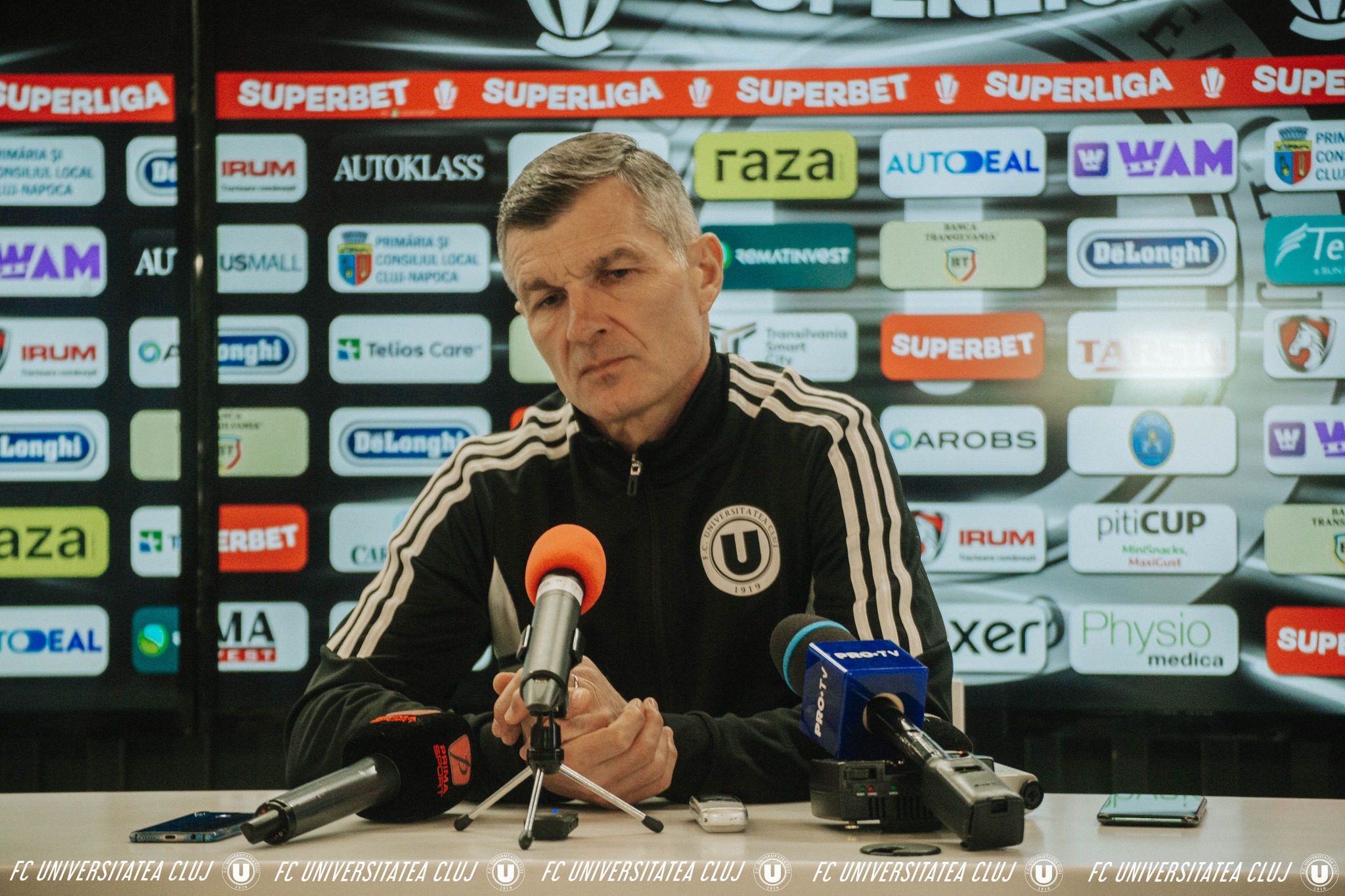 Explicațiile lui Sabău după a doua înfrângere consecutivă a lui „U” Cluj din play-out: „Trebuia să evităm greșelile, dar n-am avut răbdare când am avut mingea”