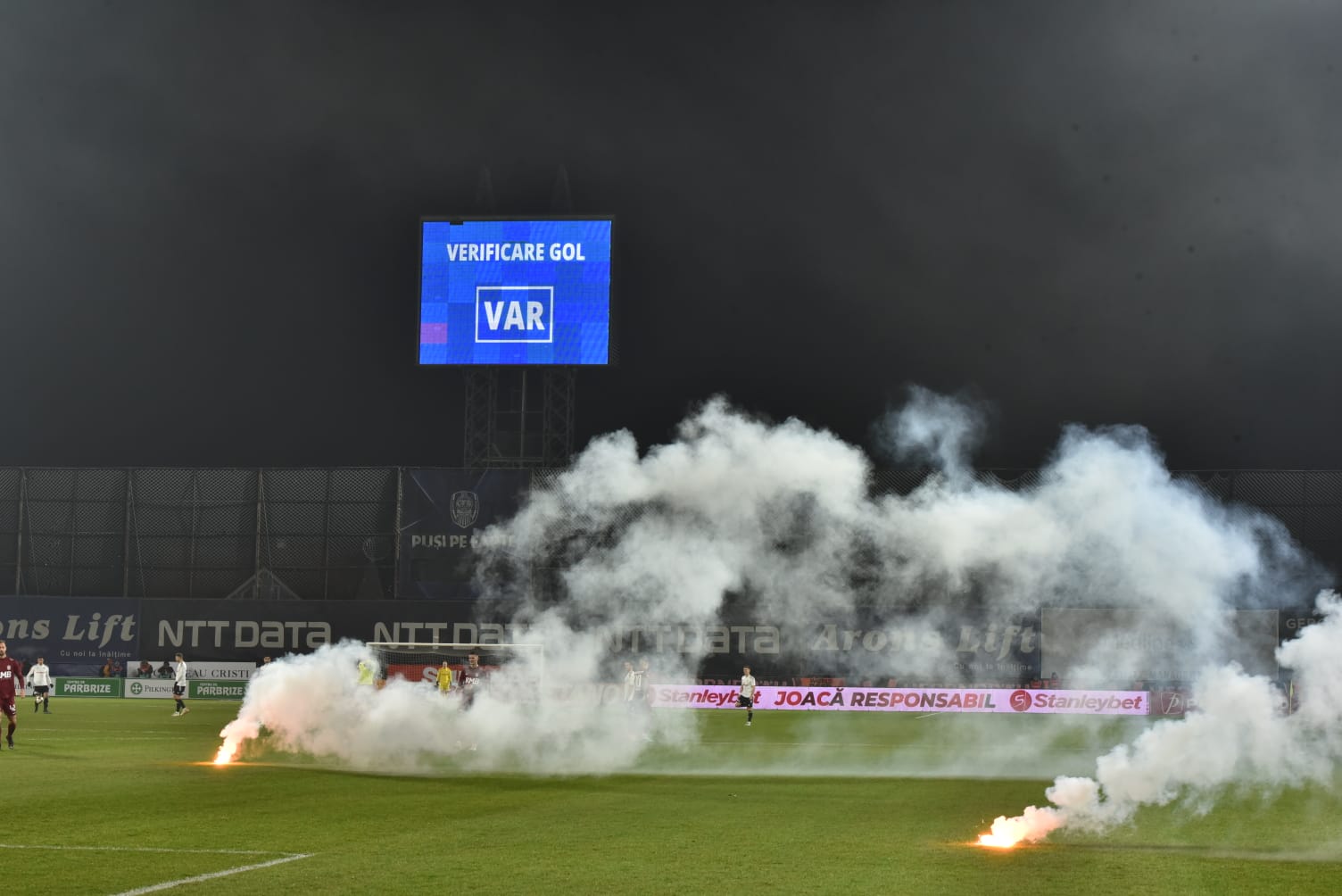 CFR Cluj, victorie fără drept de apel în fața rivalei „U” Cluj. Atmosferă incendiară în Gruia – VIDEO