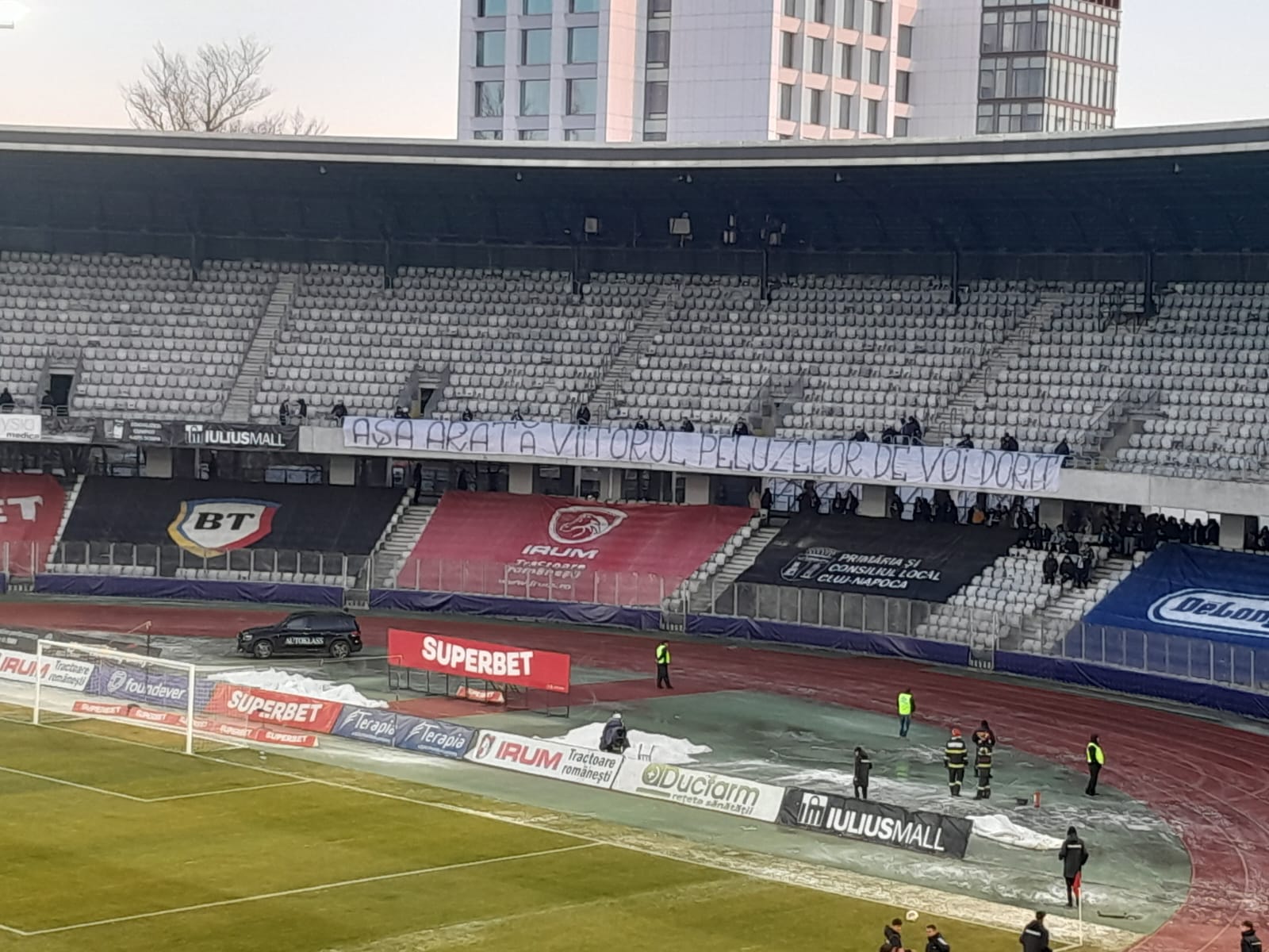 Protest prin tăcere al suporterilor lui „U” Cluj la meciul cu Hermannstadt