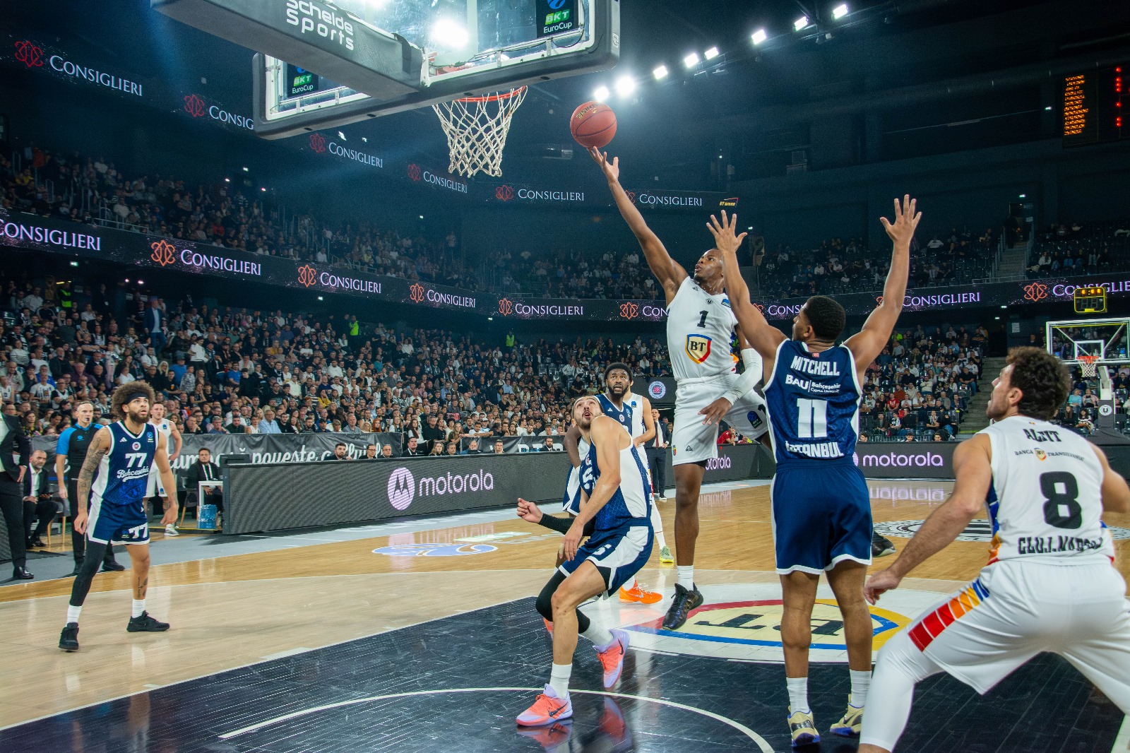Debut cu stângul pentru U-BT Cluj în noul sezon al EuroCup, în fața redutabilei formații Bahçeşehir! Peste 7000 de spectatori în BT Arena
